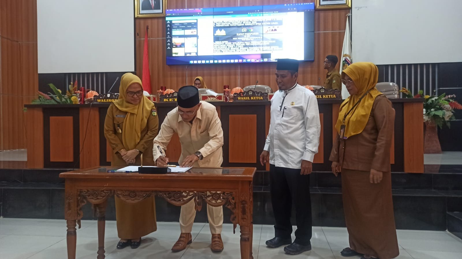 Rapat Paripurna DPRD Palu Sahkan Ranperda APBD 2023