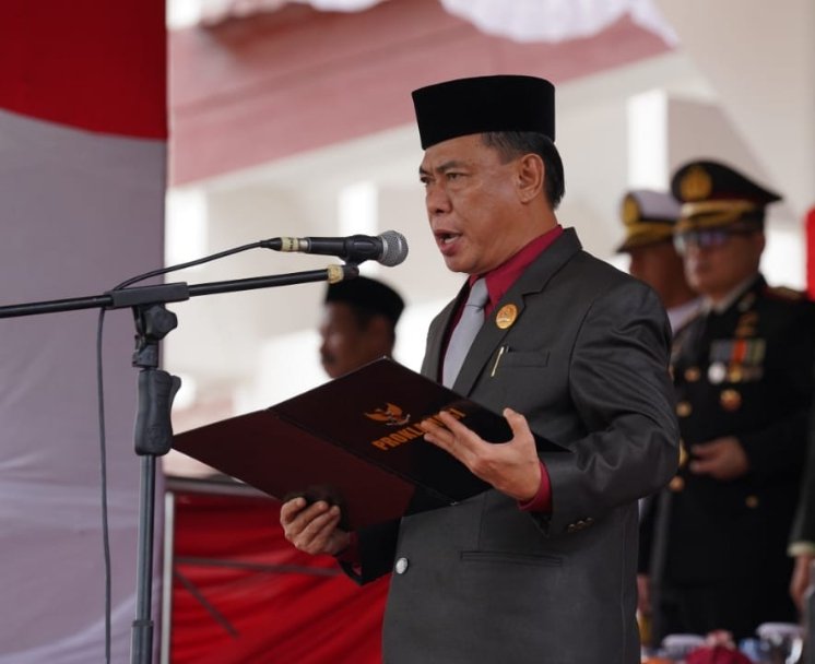 Ketua DPRD Palu Bacakan Teks Proklamasi Dalam Upacara HUT Kemerdekaan ke-79